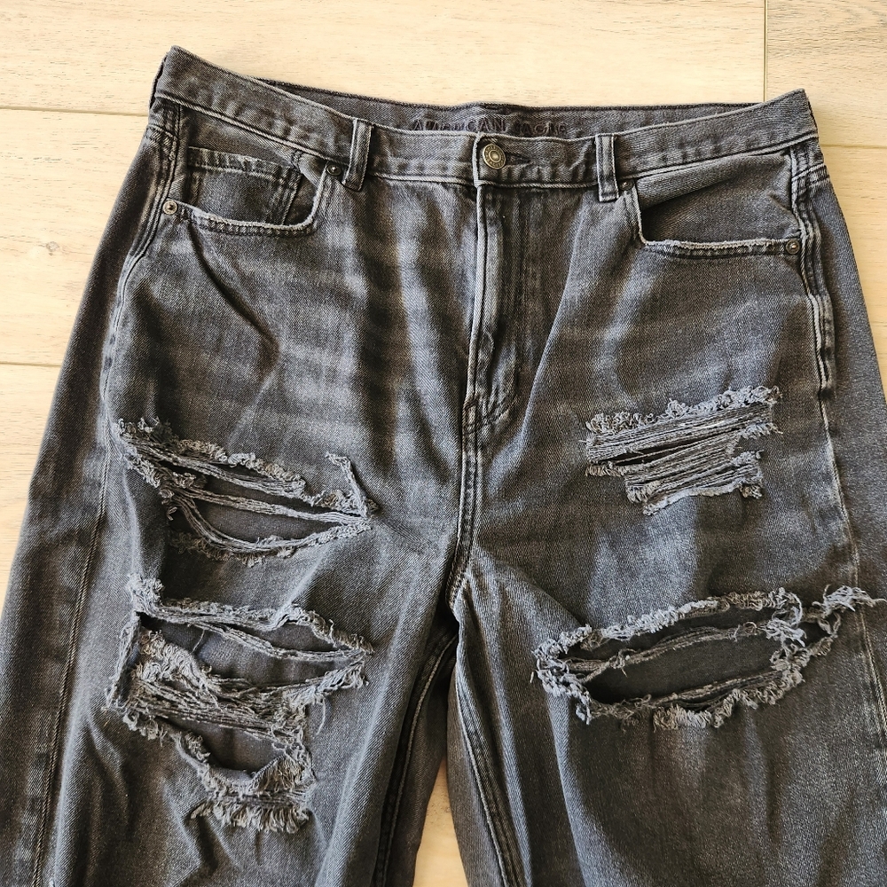 American Eagle Relaxed Mom Jean Womens Size 16 Long Faded Black Denim Destroyed - Picture 3 of 8